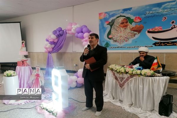 برگزاری مراسم معنوی جشن عبادت دانش‌آموزان دختر شهر فاروج در حوزه علمیه فاطمیه