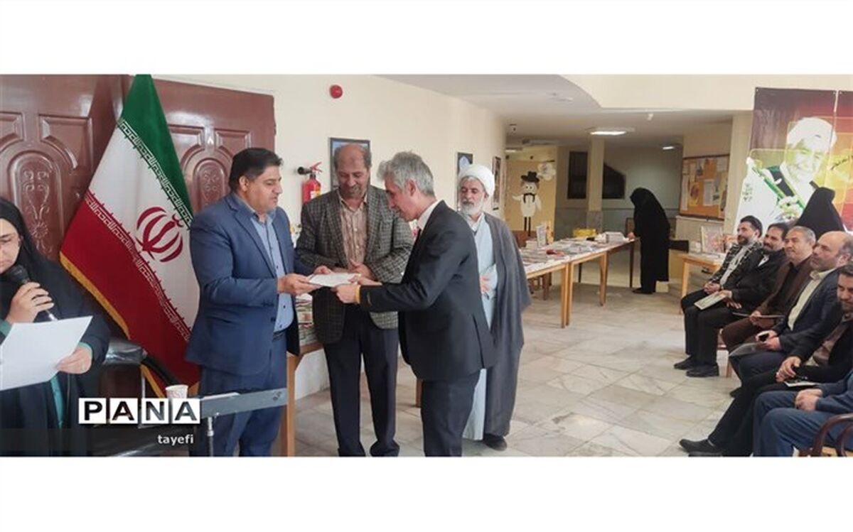 نمایشگاه  کتاب چناران به کار خود پایان داد