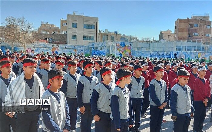 رونمایی از تندیس شهید سلیمانی در دبستان ناحیه ۴ اصفهان/فیلم