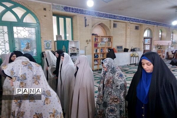 شرکت در نماز جماعت و برگزاری محفل قرآن توسط دانش آموزان شاهد فاطمه الزهرا (س)
