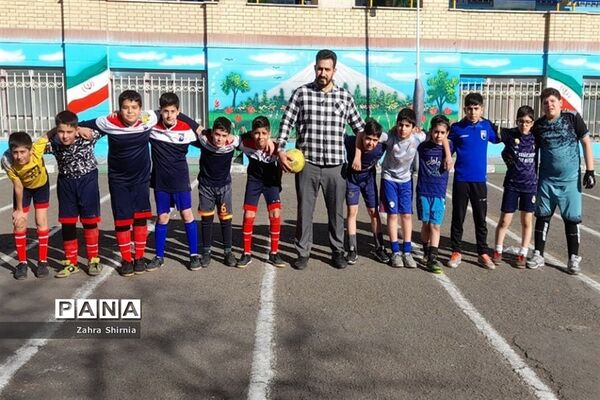 برگزاری مسابقات فوتبال با عنوان جام شهید سلیمانی در دبستان شهیدبهشتی یک