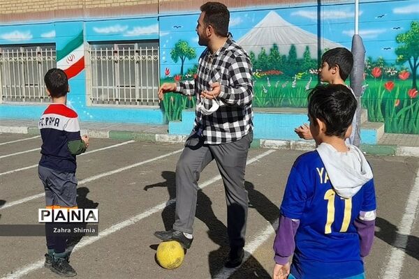 برگزاری مسابقات فوتبال با عنوان جام شهید سلیمانی در دبستان شهیدبهشتی یک
