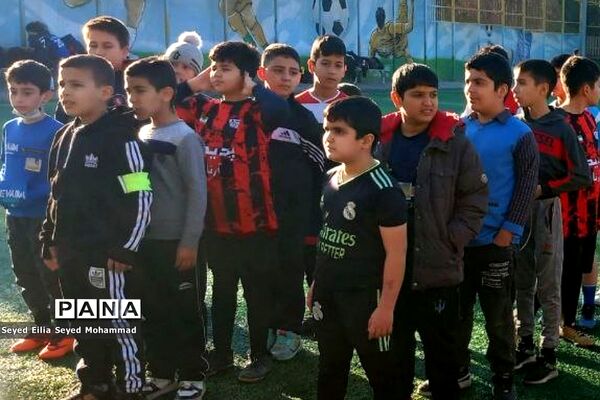 مسابقات ورزشی در هفته هوای پاک در سالن الزهرا شهر قیامدشت