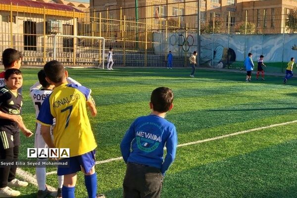 مسابقات ورزشی در هفته هوای پاک در سالن الزهرا شهر قیامدشت