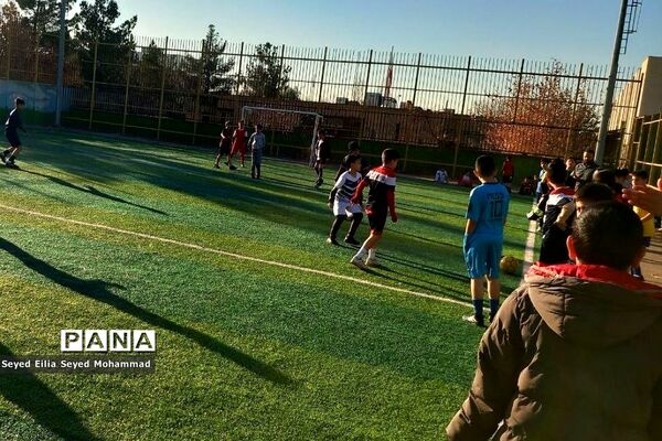 مسابقات ورزشی در هفته هوای پاک در سالن الزهرا شهر قیامدشت