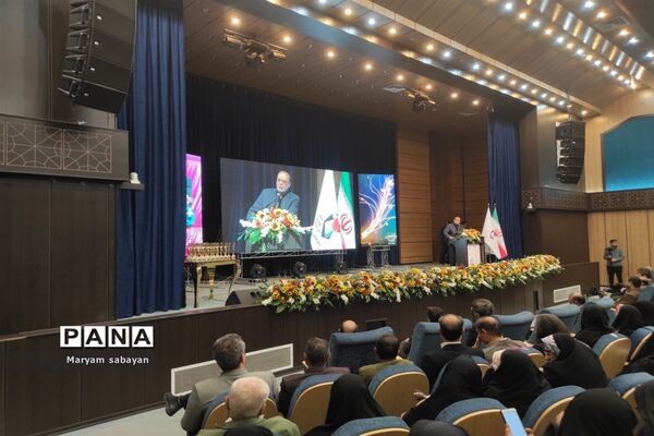 آیین اختتامیه دومین نمایشگاه هنرهای تجسمی ایثار در شیراز