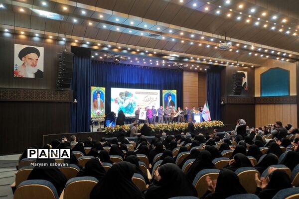 آیین اختتامیه دومین نمایشگاه هنرهای تجسمی ایثار در شیراز