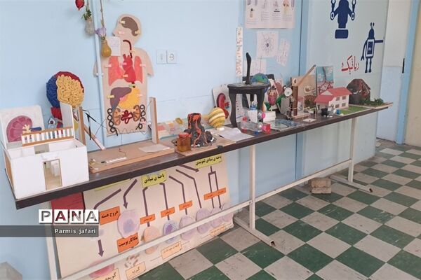 حضور دانش‌آموزان دبیرستان نگین علم و هنر در آزمایشگاه زیست پژوهشسرای دانش‌آموزی شهریار