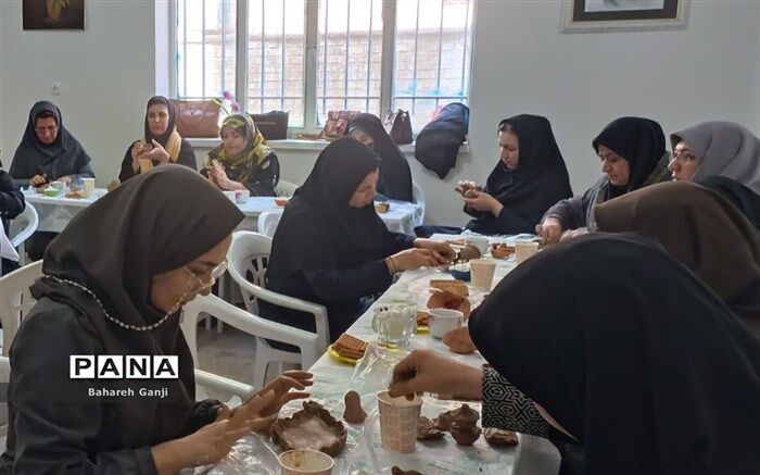 سومین کارگاه توانمند‌سازی هنرهای دستی رشته سفالگری در نیشابور/ فیلم