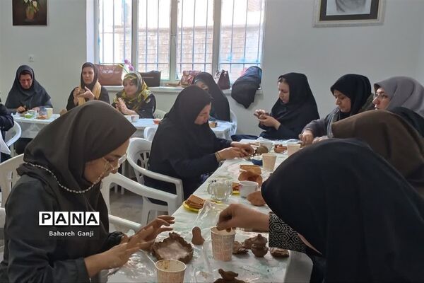 برگزاری سومین کارگاه توانمندی‌سازی هنرهای دستی رشته سفالگری در نیشابور