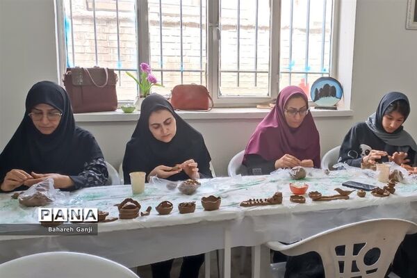 برگزاری سومین کارگاه توانمندی‌سازی هنرهای دستی رشته سفالگری در نیشابور
