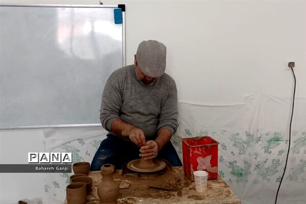 برگزاری سومین کارگاه توانمندی‌سازی هنرهای دستی رشته سفالگری در نیشابور