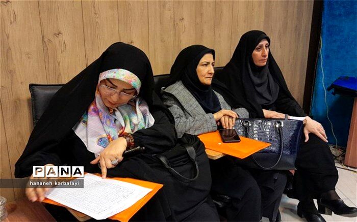 کارگاه آموزشی کمک‌های اولیه ویژه مدیران مدارس دولتی ناحیه دو بهارستان/ فیلم
