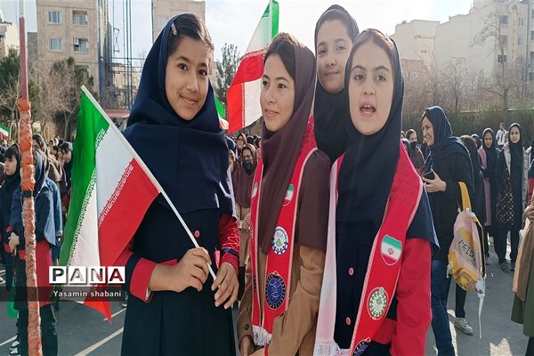 استقبال از افتخارآفرینان مسابقه هندبال مدرسه پنجم مهر ناحیه هفت مشهد