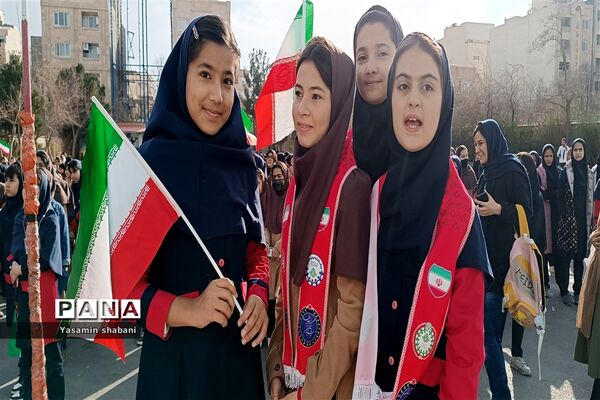 استقبال از افتخارآفرینان مسابقه هندبال مدرسه پنجم مهر ناحیه هفت مشهد
