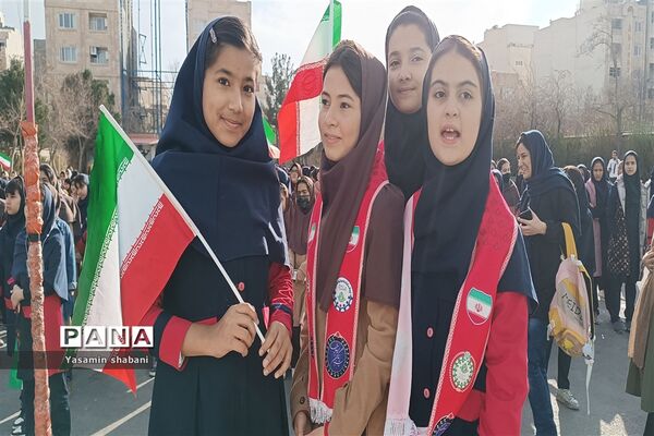 استقبال از افتخارآفرینان مسابقه هندبال مدرسه پنجم مهر ناحیه هفت مشهد