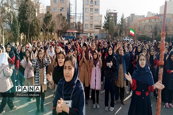 استقبال از افتخارآفرینان مسابقه هندبال مدرسه پنجم مهر ناحیه هفت مشهد
