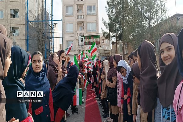 استقبال از افتخارآفرینان مسابقه هندبال مدرسه پنجم مهر ناحیه هفت مشهد