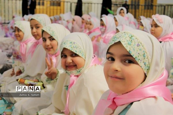 جشن تکلیف 1200 دانش‌آموز مدارس دخترانه غیردولتی در حرم حضرت معصومه(س)