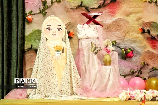 جشن تکلیف 1200 دانش‌آموز مدارس دخترانه غیردولتی در حرم حضرت معصومه(س)