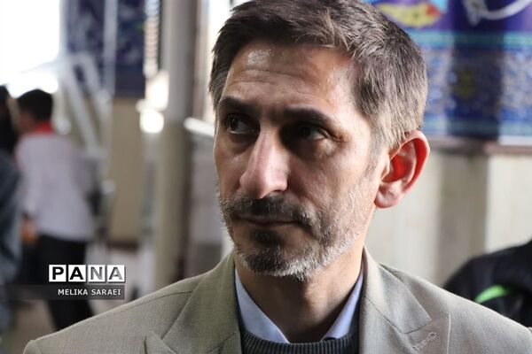 تجلیل دانش آموزان ناحیه یک بهارستان از پاسداران انقلاب اسلامی