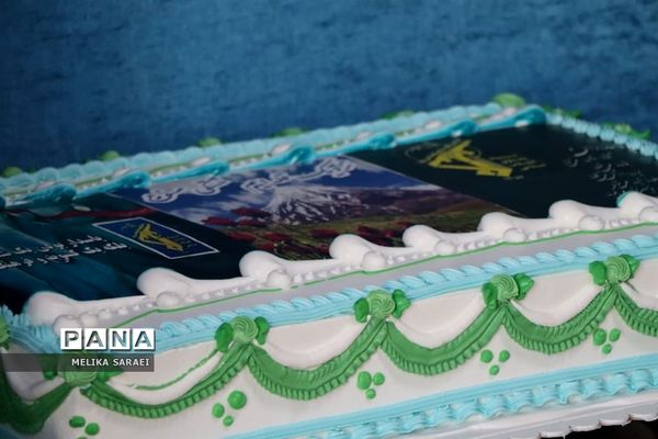 تجلیل دانش آموزان ناحیه یک بهارستان از پاسداران انقلاب اسلامی