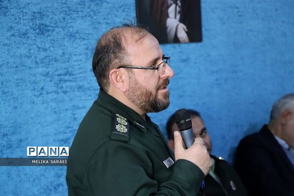 تجلیل دانش آموزان ناحیه یک بهارستان از پاسداران انقلاب اسلامی