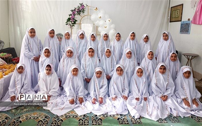 شمیم عطر بندگی بر روی سجاده‌های صورتی/ فیلم