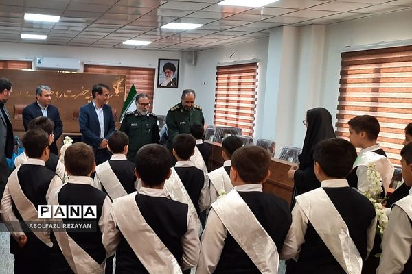 دیدار دانش‌آموزان دبستان پسران آفتاب با پاسداران سپاه ناحیه حضرت روح الله(ره) باقرشهر
