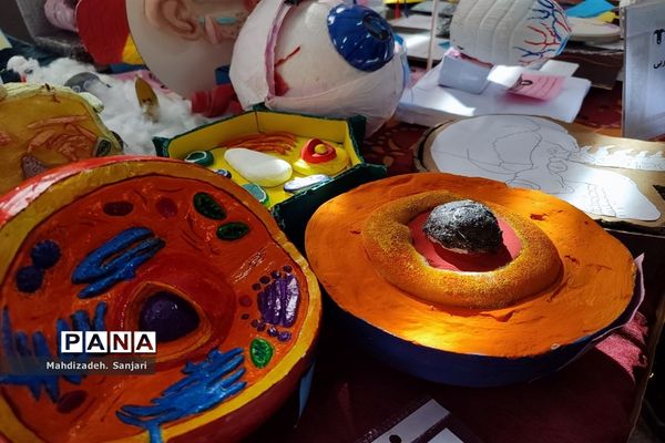 افتتاحیه نمایشگاه دست‌سازه دانش‌آموزی دبیرستان آرمینه مصلی نژاد