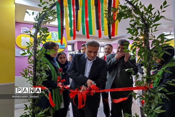 افتتاحیه نمایشگاه دست‌سازه دانش‌آموزی دبیرستان آرمینه مصلی نژاد