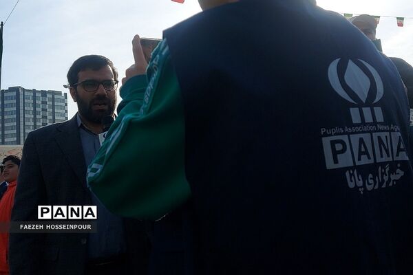 حضور دانش‌آموز خبرنگاران پانا شهرستان‌های استان تهران در راهپیمایی ۲۲ بهمن