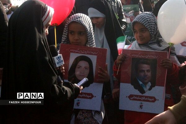 حضور دانش‌آموز خبرنگاران پانا شهرستان‌های استان تهران در راهپیمایی ۲۲ بهمن