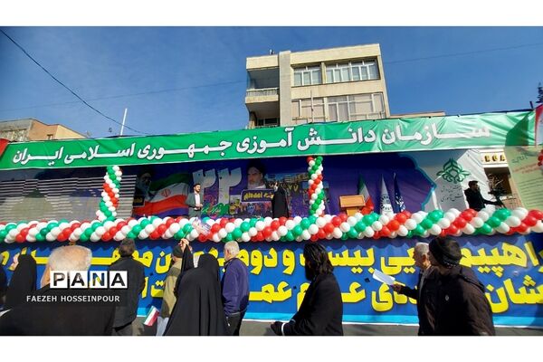 حضور دانش‌آموز خبرنگاران پانا شهرستان‌های استان تهران در راهپیمایی ۲۲ بهمن