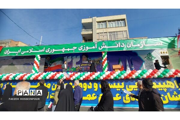 حضور دانش‌آموز خبرنگاران پانا شهرستان‌های استان تهران در راهپیمایی ۲۲ بهمن