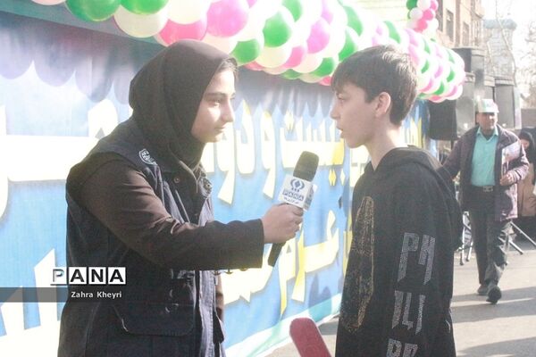 حضور دانش‌آموز خبرنگاران پانا شهرستان‌های استان تهران در راهپیمایی ۲۲ بهمن