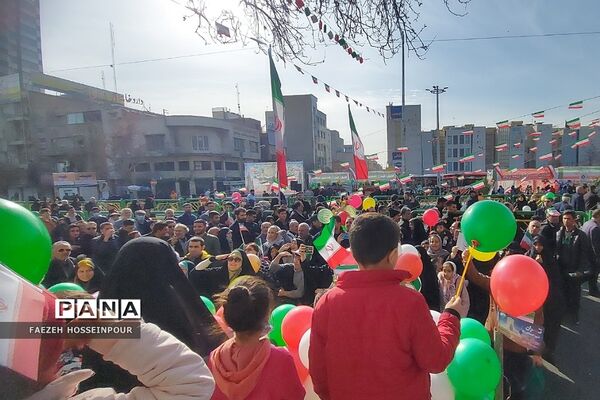حضور دانش‌آموز خبرنگاران پانا شهرستان‌های استان تهران در راهپیمایی ۲۲ بهمن