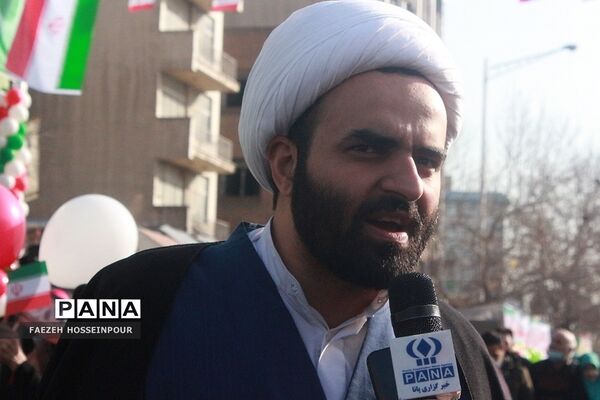 حضور دانش‌آموز خبرنگاران پانا شهرستان‌های استان تهران در راهپیمایی ۲۲ بهمن