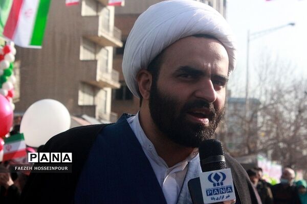 حضور دانش‌آموز خبرنگاران پانا شهرستان‌های استان تهران در راهپیمایی ۲۲ بهمن