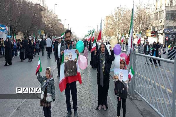 نمایش شکوه اقتدار و همبستگی