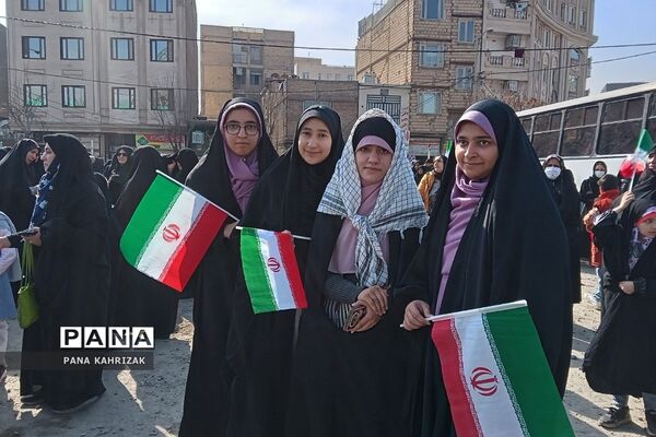 حضور پرشور مردم کهریزک و باقرشهر در راهپیمایی ۲۲بهمن