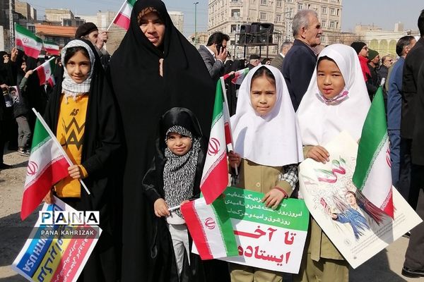 حضور پرشور مردم کهریزک و باقرشهر در راهپیمایی ۲۲بهمن