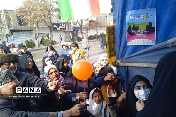 غرفه میدان ۱۴ صفر ۲ دختران نیشابور در راهپیمایی ۲۲ بهمن ماه