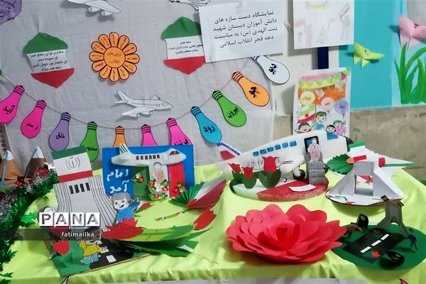 بازدید فرماندار فیروزکوه از نمایشگاه دستاوردهای دانش‌آموزی در شهرستان فیروزکوه