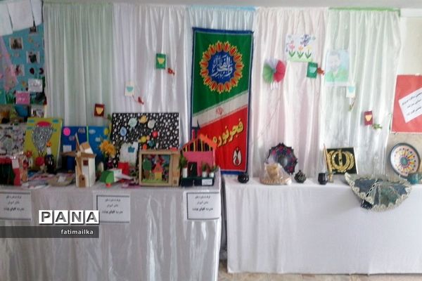 بازدید فرماندار فیروزکوه از نمایشگاه دستاوردهای دانش‌آموزی در شهرستان فیروزکوه
