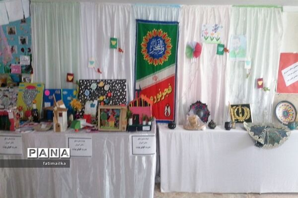 بازدید فرماندار فیروزکوه از نمایشگاه دستاوردهای دانش‌آموزی در شهرستان فیروزکوه