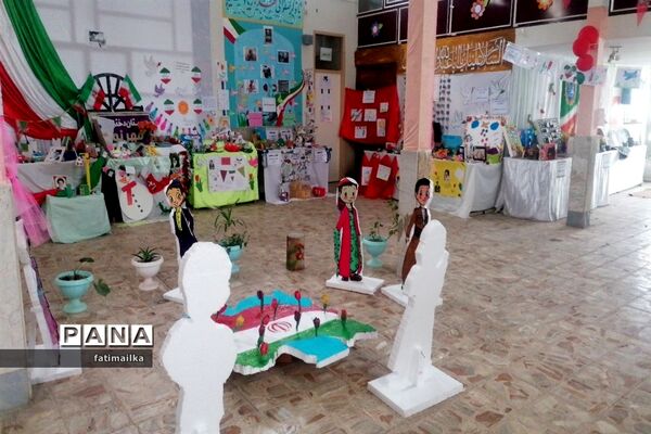 بازدید فرماندار فیروزکوه از نمایشگاه دستاوردهای دانش‌آموزی در شهرستان فیروزکوه