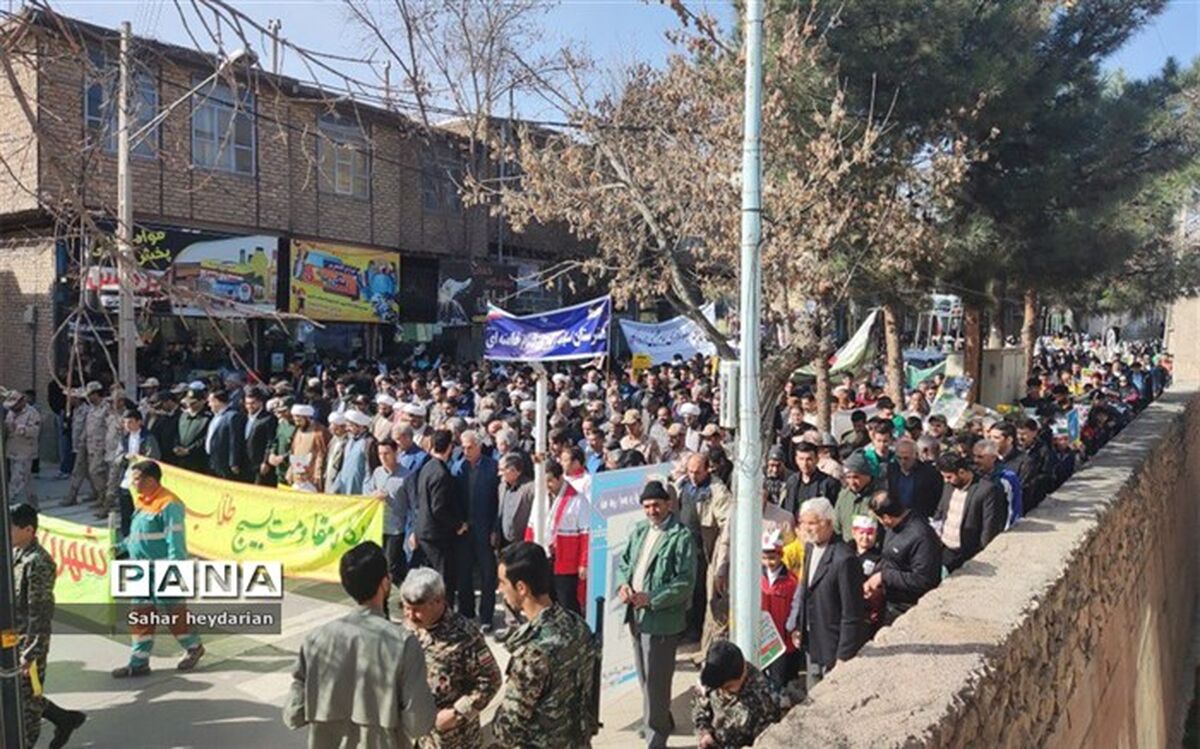 انقلاب در قلب مردم جای دارد
