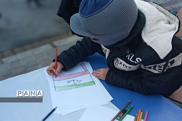 برپایی نمایشگاه فرهنگی سازمان دانش‌آموزی استان زنجان در مسیر راهپیمایی ۲۲بهمن
