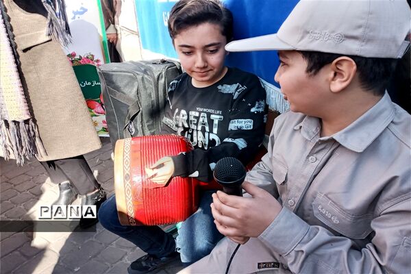 برپایی نمایشگاه فرهنگی سازمان دانش‌آموزی استان زنجان در مسیر راهپیمایی ۲۲بهمن